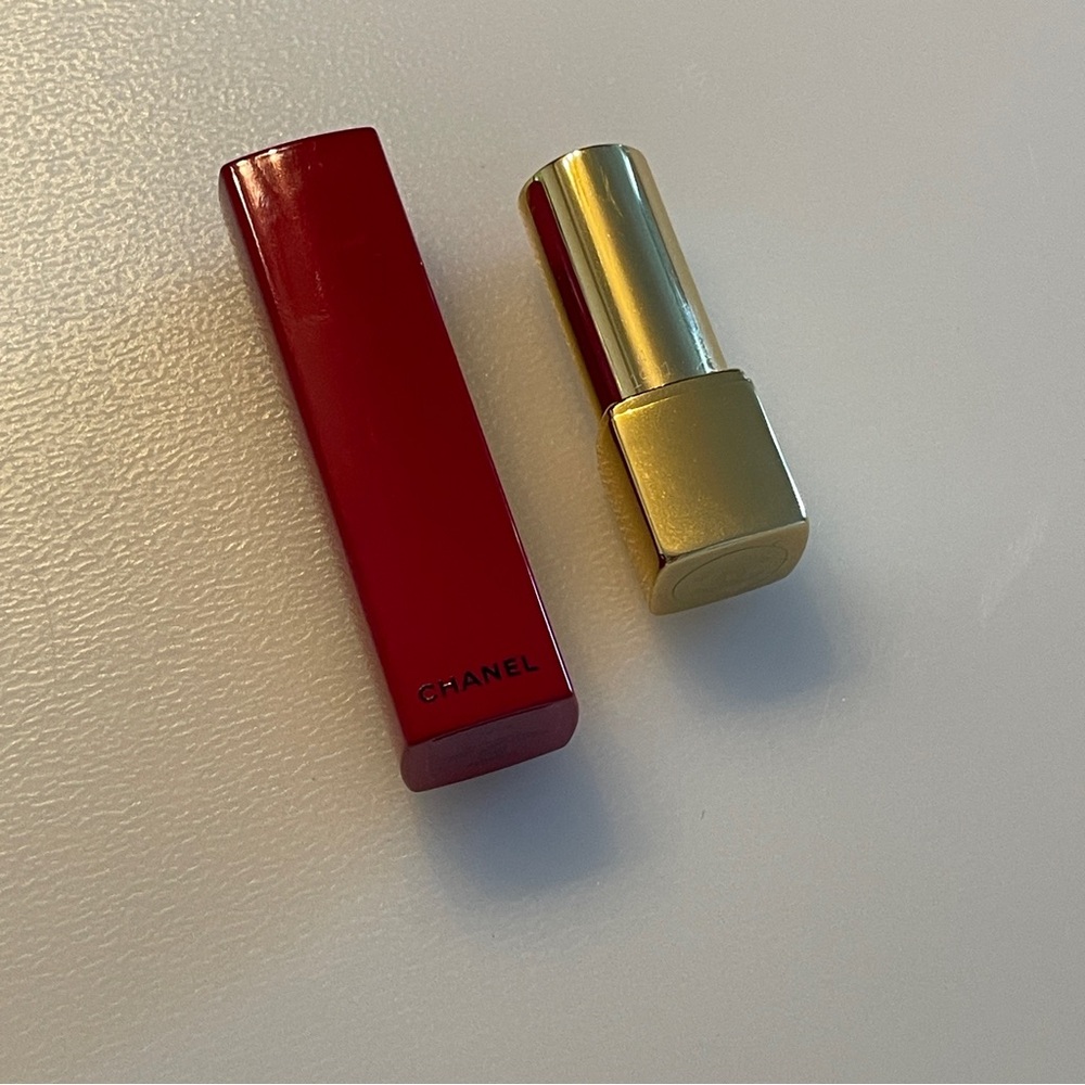 Chanel No.04 Rouge Allure luminous intense lipstick colour lip